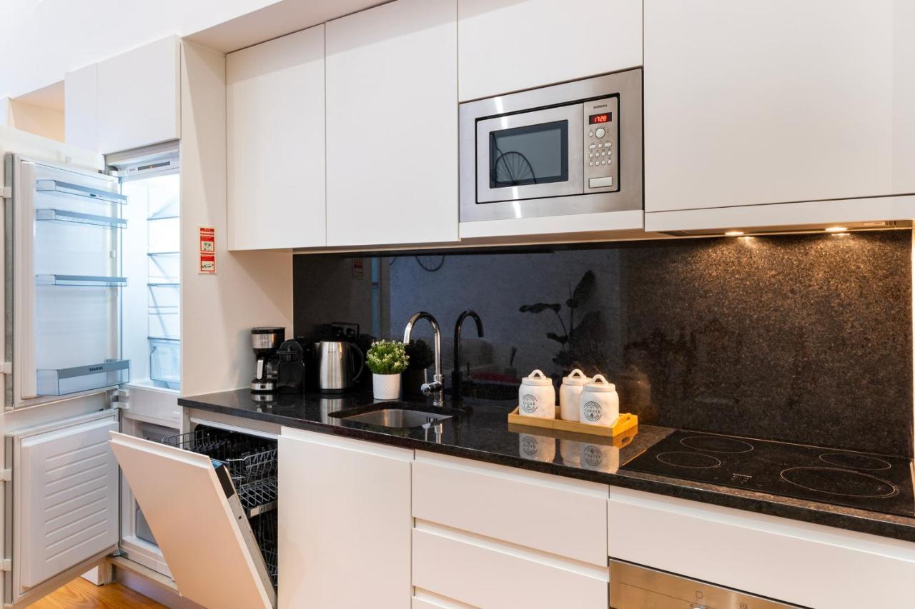 City Center Modern Apartment In Порту Экстерьер фото